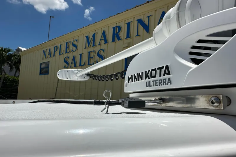 Slide: The Image of Minn Kota Ulterra motor on 2023 Sea Hunt BX 25 BR at Naples Marina Sales. - 4