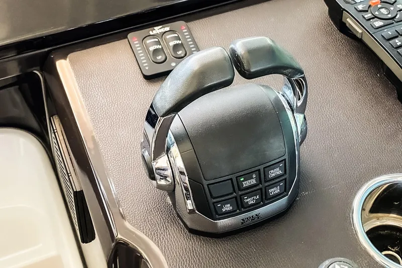 Slide: The Image of Throttle controls on 2017 Beneteau Gran Turismo 46 yacht dashboard. - 32