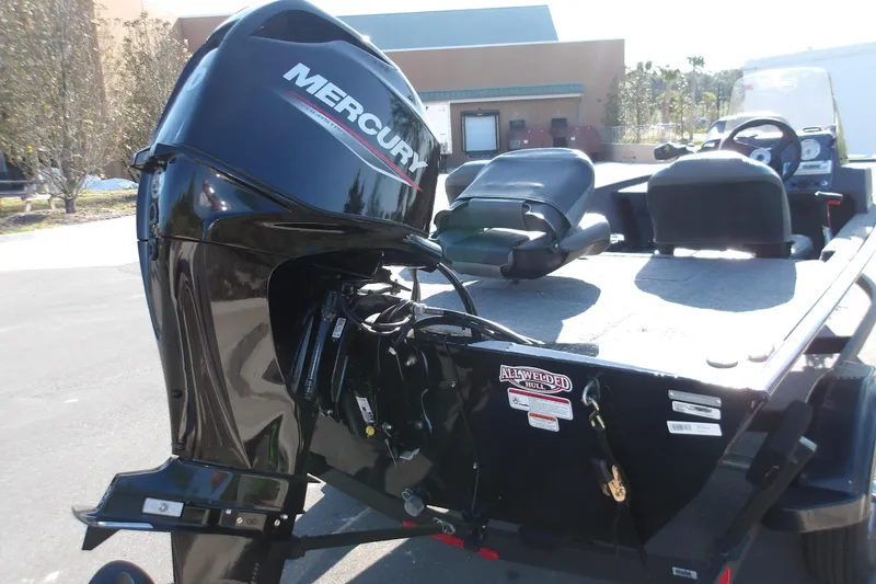 Slide: The Image of 2026 Tracker Bass Tracker Classic XL with Mercury outboard motor, all-welded hull design. - 10