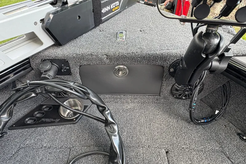 Slide: The Image of Interior of 2026 Lund 2075 Pro-V Sport boat with Minn Kota Ultrex motor. - 9