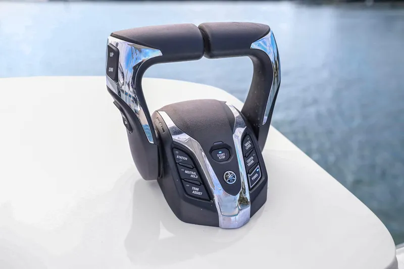 Slide: The Image of Boat throttle control on a Contender 31 Open, 2002 model, with water background. - 28