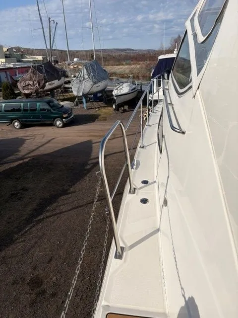 Slide: The Image of Cruisers 405 Express Motoryacht 2005 - 15