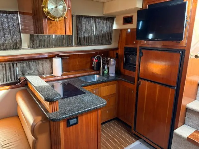 Slide: The Image of Cruisers 405 Express Motoryacht 2005 - 28