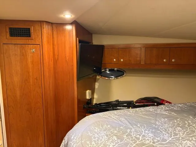 Slide: The Image of Cruisers 405 Express Motoryacht 2005 - 38