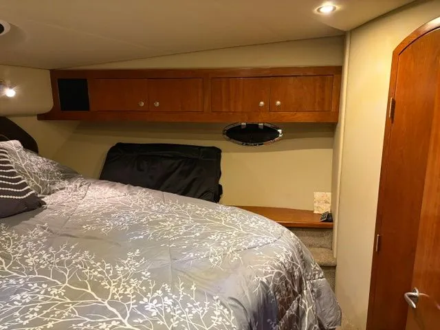 Slide: The Image of Cruisers 405 Express Motoryacht 2005 - 39