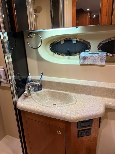 Slide: The Image of Cruisers 405 Express Motoryacht 2005 - 44