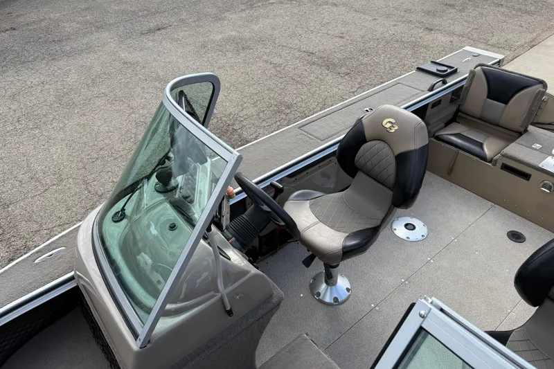 Slide: The Image of 2013 G3 Angler V185 SF boat interior with steering console and seating. - 11