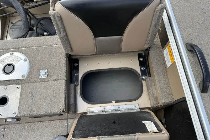 Slide: The Image of 2013 G3 Angler V185 SF boat seat with storage compartment open. - 27