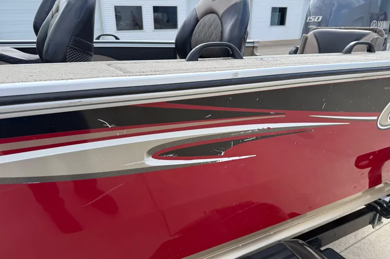 Slide: The Image of 2013 G3 Angler V185 SF boat with red and black exterior detailing. - 34