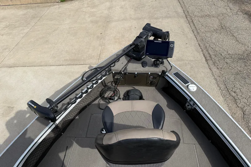 Slide: The Image of 2013 G3 Angler V185 SF boat interior with fishing equipment and navigation system. - 8