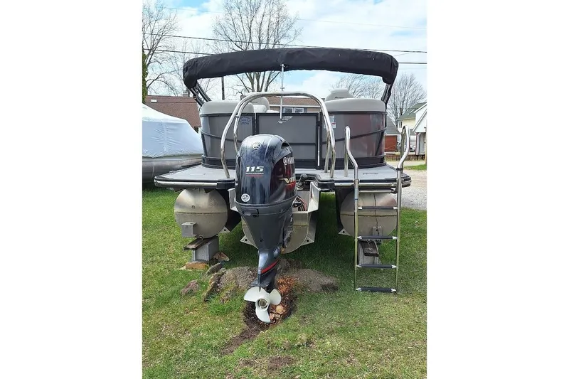 Slide: The Image of 2022 Starcraft SLS 1 DL pontoon boat with Yamaha 115 outboard motor. - 3