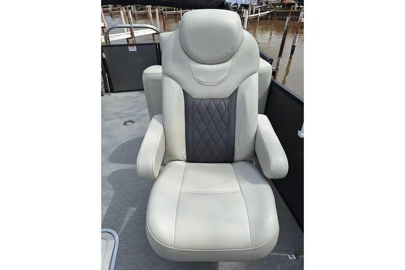 Slide: The Image of Luxurious 2022 Starcraft SLS 1 DL boat seat with elegant design and comfortable armrests. - 7