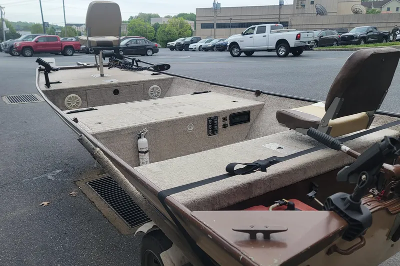 Slide: The Image of 2001 Nova NV JWMV1650SF boat with seating, parked in a lot. - 10