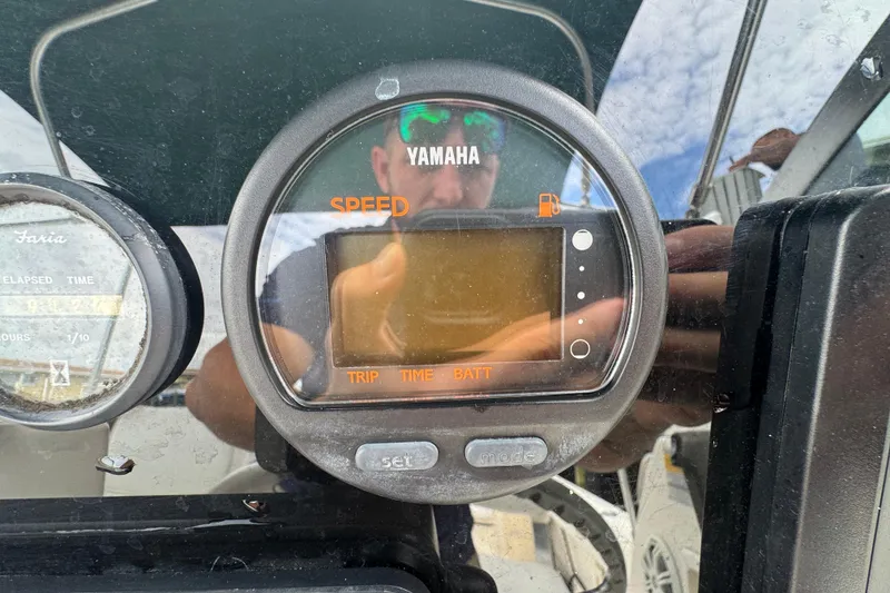 Slide: The Image of Yamaha speedometer on a 2000 Pursuit 2470 Walkaround boat dashboard. - 15