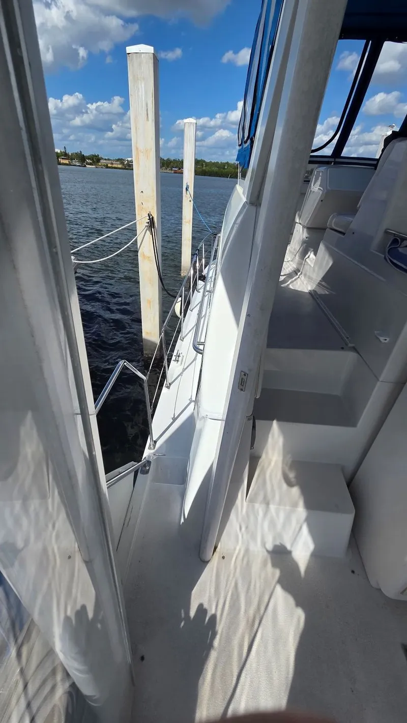 Slide: The Image of Carver Yachts 405 Motor Yacht 1998 - 10