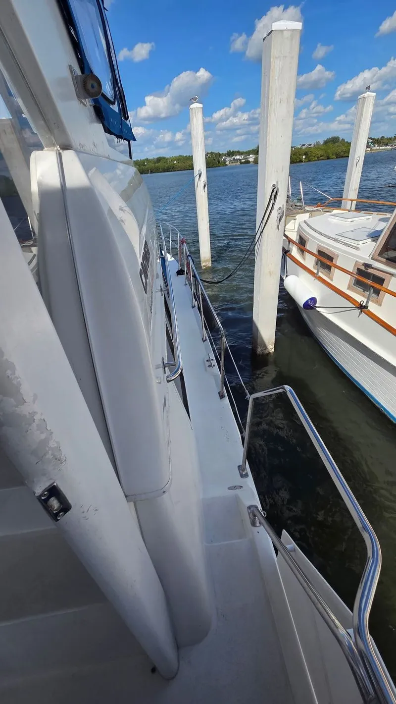 Slide: The Image of Carver Yachts 405 Motor Yacht 1998 - 11