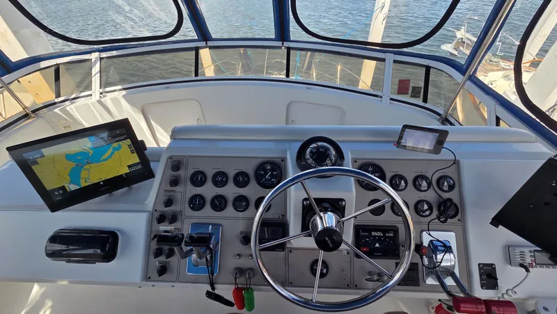 Slide: The Image of Carver Yachts 405 Motor Yacht 1998 - 17