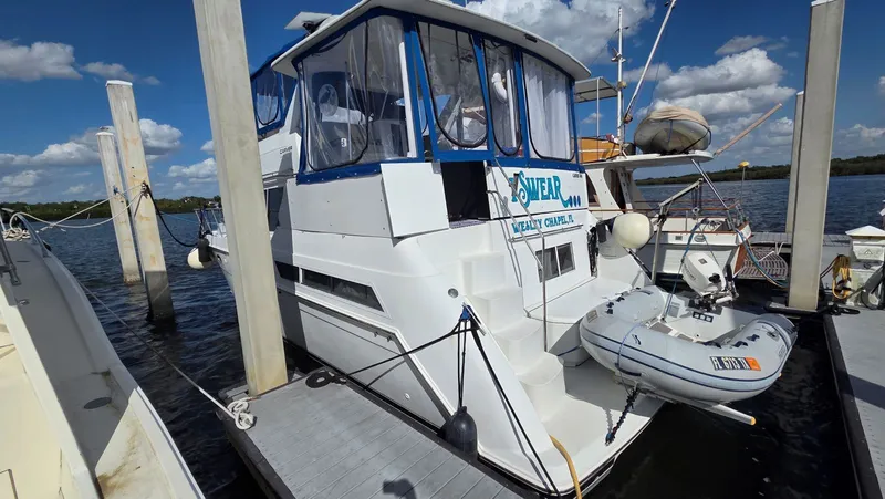 Slide: The Image of Carver Yachts 405 Motor Yacht 1998 - 2