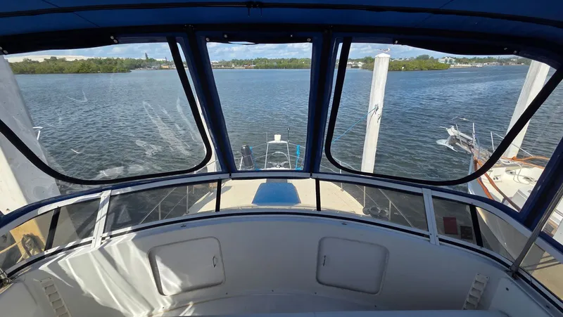 Slide: The Image of Carver Yachts 405 Motor Yacht 1998 - 21