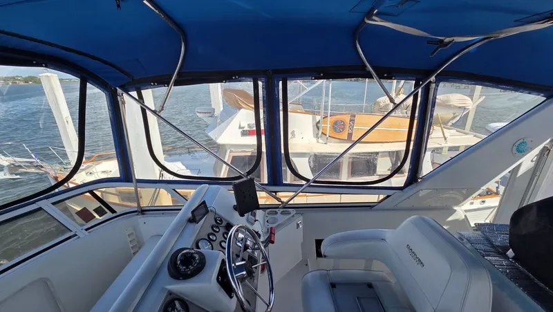 Slide: The Image of Carver Yachts 405 Motor Yacht 1998 - 22