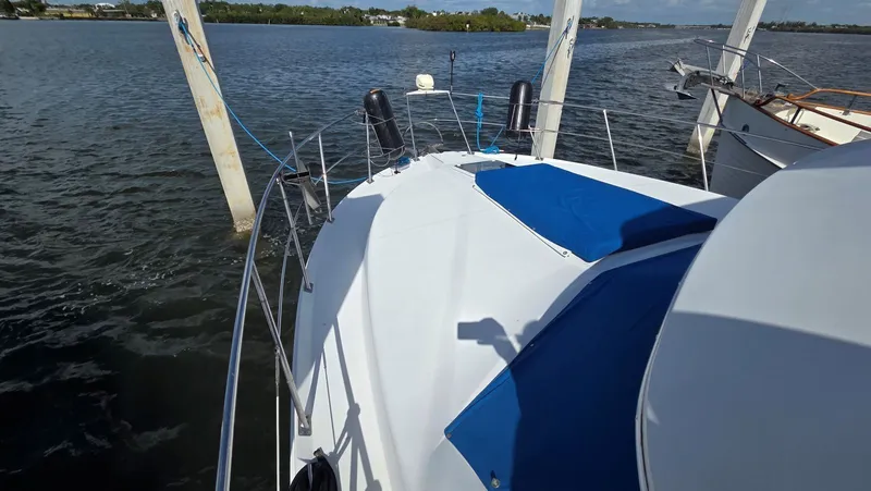 Slide: The Image of Carver Yachts 405 Motor Yacht 1998 - 25