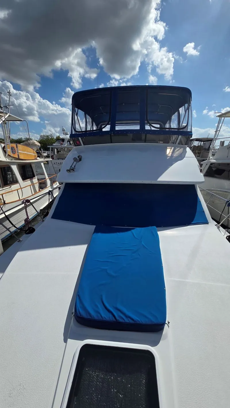 Slide: The Image of Carver Yachts 405 Motor Yacht 1998 - 28