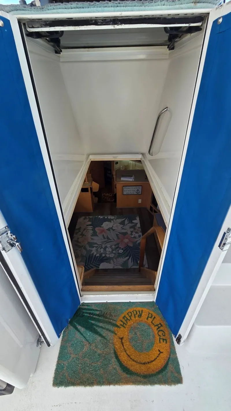 Slide: The Image of Carver Yachts 405 Motor Yacht 1998 - 30