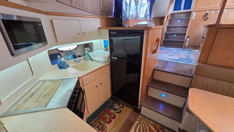 Slide: The Image of Carver Yachts 405 Motor Yacht 1998 - 38