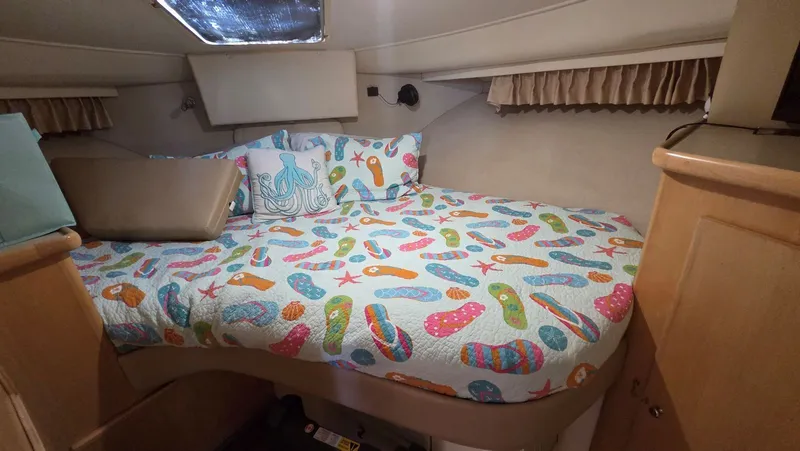 Slide: The Image of Carver Yachts 405 Motor Yacht 1998 - 45