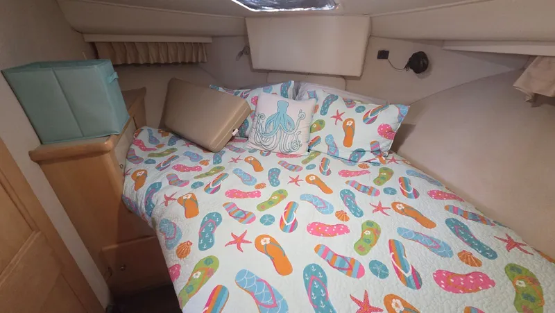 Slide: The Image of Carver Yachts 405 Motor Yacht 1998 - 49