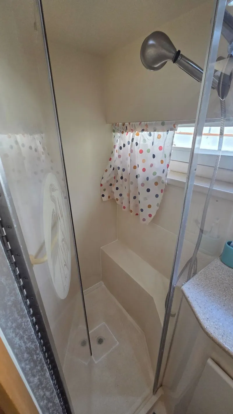 Slide: The Image of Carver Yachts 405 Motor Yacht 1998 - 56