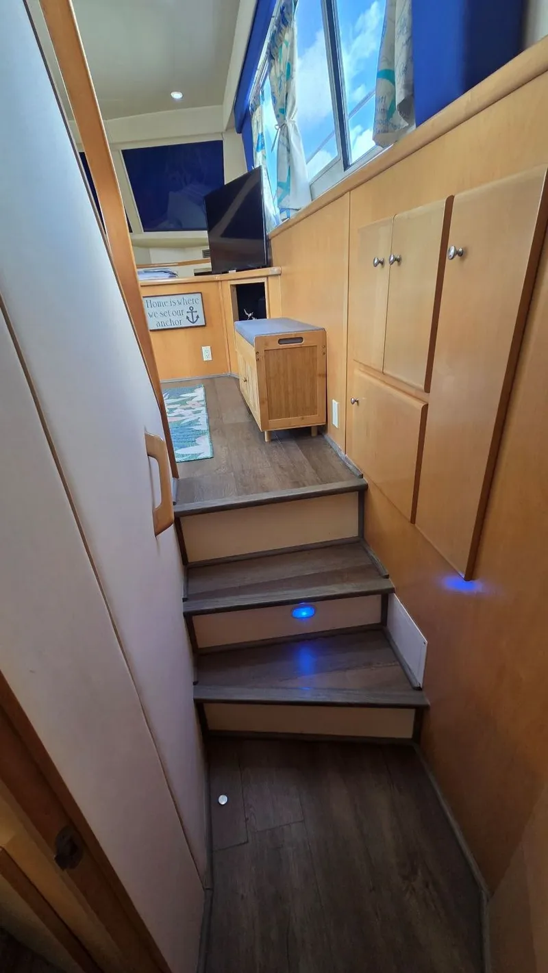 Slide: The Image of Carver Yachts 405 Motor Yacht 1998 - 57