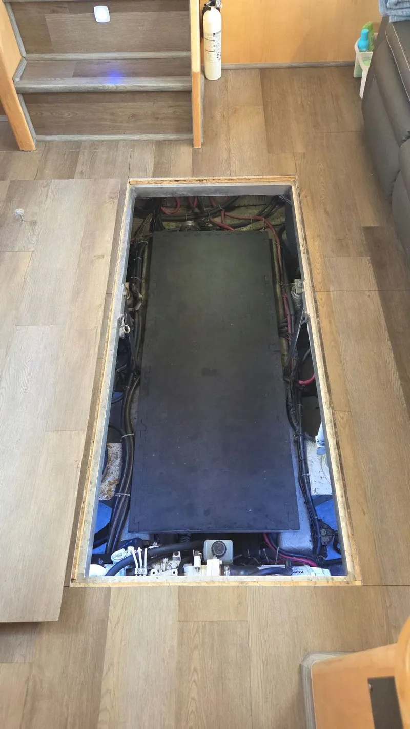 Slide: The Image of Carver Yachts 405 Motor Yacht 1998 - 59