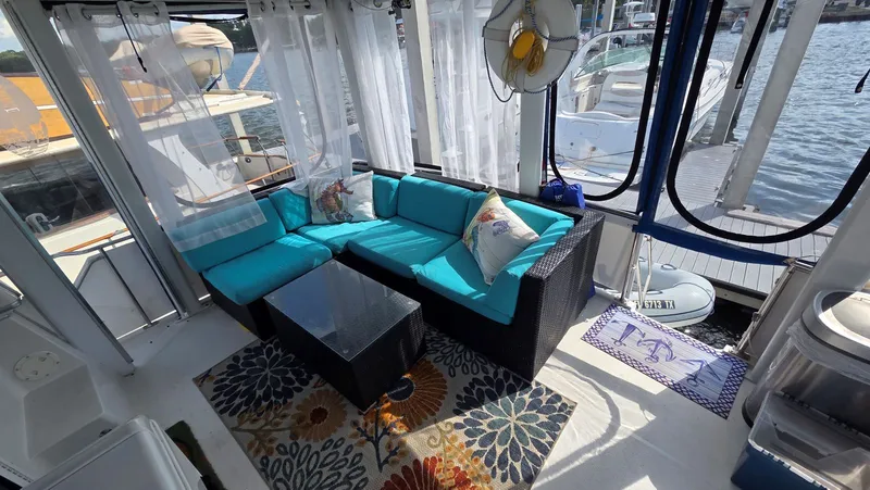 Slide: The Image of Carver Yachts 405 Motor Yacht 1998 - 6