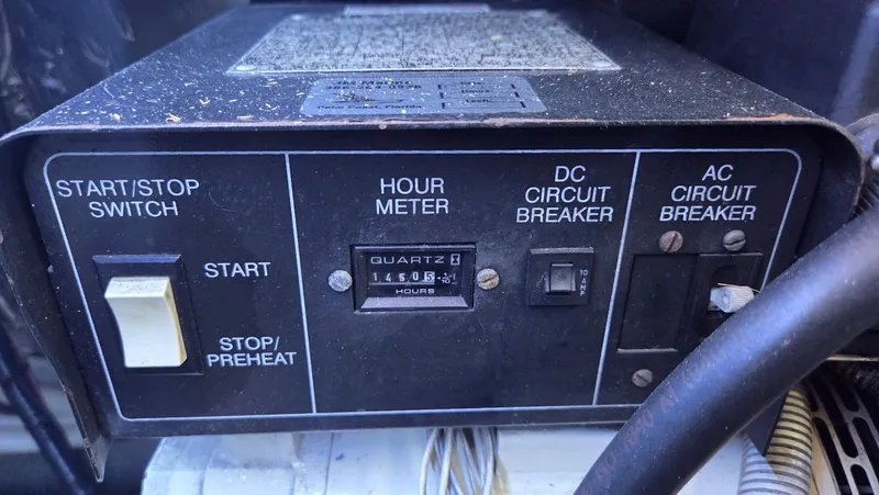 Slide: The Image of Carver Yachts 405 Motor Yacht 1998 - 63