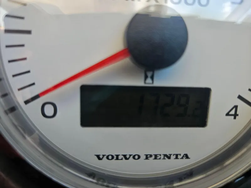Slide: The Image of Volvo Penta gauge displaying 1729.2 hours on a 2005 Four Winns 378 Vista. - 18