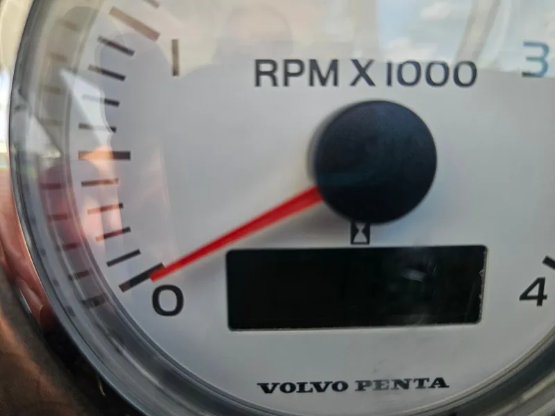 Slide: The Image of Volvo Penta RPM gauge on 2005 Four Winns 378 Vista boat dashboard. - 19