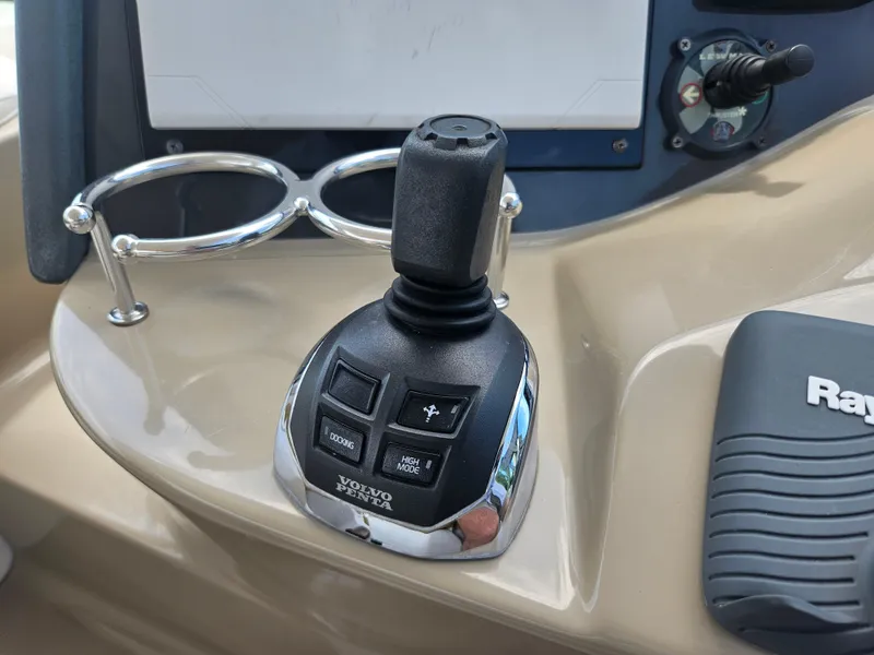 Slide: The Image of Joystick control on 2005 Four Winns 378 Vista boat dashboard. - 21