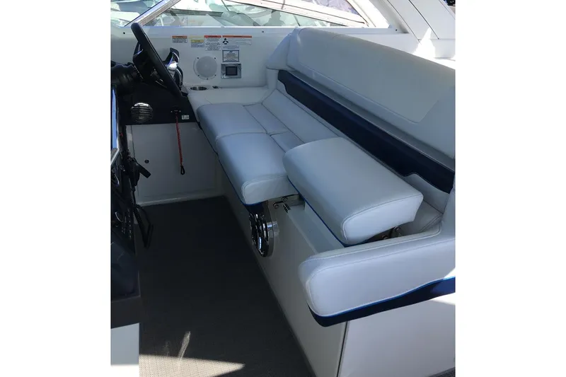 Slide: The Image of Manufacturer Provided Image: 2023 Formula 380 Super Sport Crossover OB cockpit seating and helm. - 13