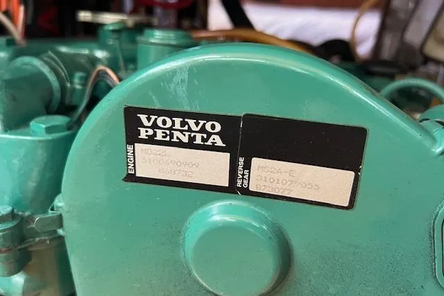 Slide: The Image of Volvo Penta engine label on a 1997 Hunter 430 sailboat, showcasing model and serial numbers. - 44