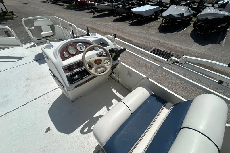 Slide: The Image of 2005 Bentley Pontoons 200 Fish boat interior with steering console and seating. - 6