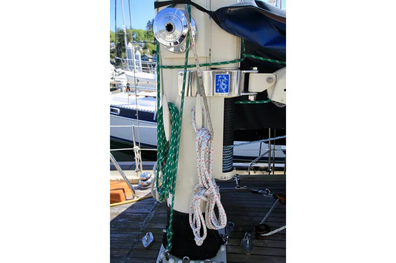 Slide: The Image of Mast of 1981 Ta-Shing Panda 40 sailboat with ropes and winch at dock. - 18