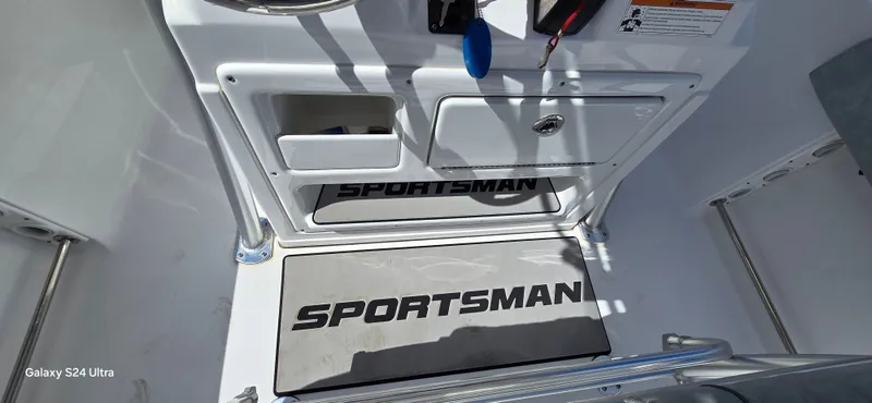 Slide: The Image of Sportsman Heritage 211 Center Console 2019 - 24
