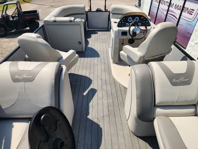 Slide: The Image of SunChaser 22 LR DH Sport 2018 - 10