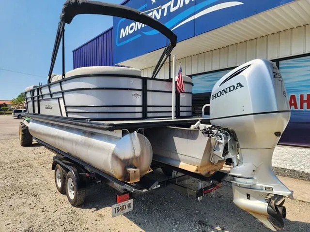 Slide: The Image of SunChaser 22 LR DH Sport 2018 - 5