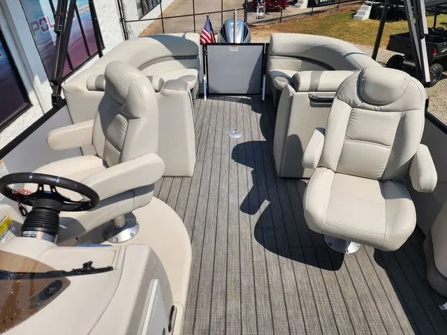 Slide: The Image of SunChaser 22 LR DH Sport 2018 - 7