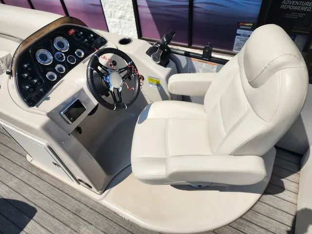 Slide: The Image of SunChaser 22 LR DH Sport 2018 - 9