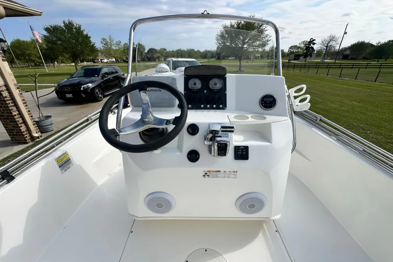 Slide: The Image of 2008 Boston Whaler 180 Dauntless boat console with steering wheel and controls. - 15