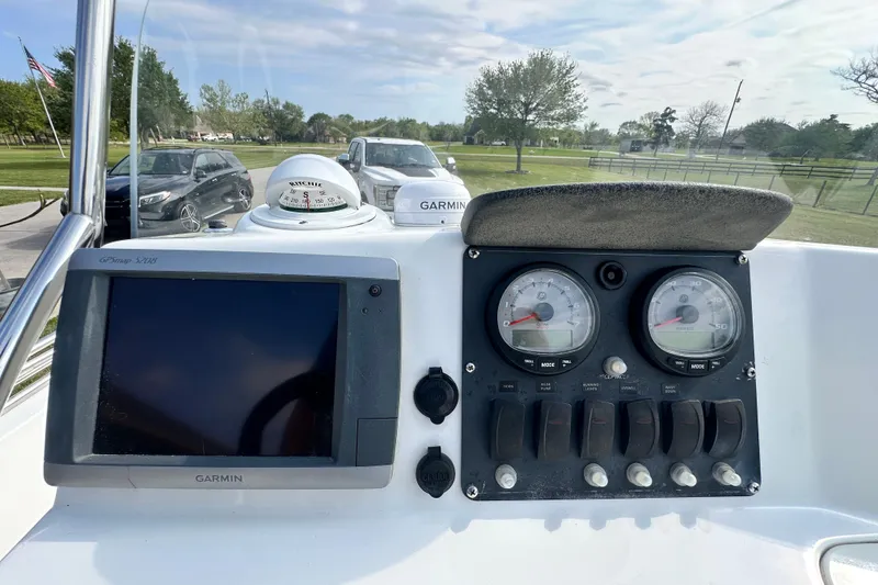 Slide: The Image of Dashboard of a 2008 Boston Whaler 180 Dauntless with Garmin GPS and gauges. - 16