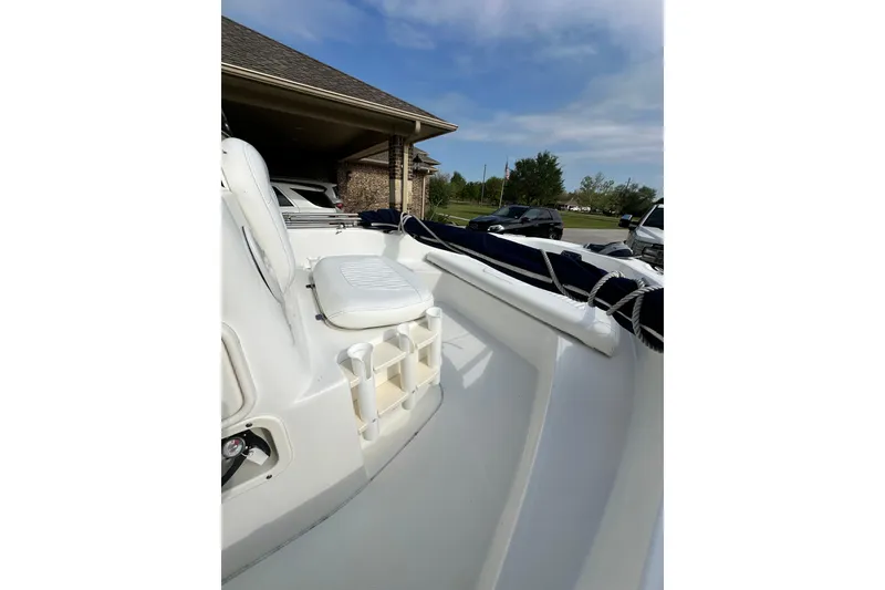 Slide: The Image of 2008 Boston Whaler 180 Dauntless boat interior with seating and rod holders. - 29